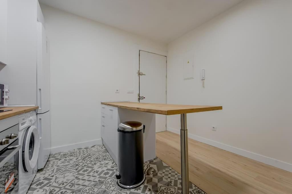 Modern Apt Para 6Px En La Plaza De Tirso De Molina Madrid Exteriér fotografie